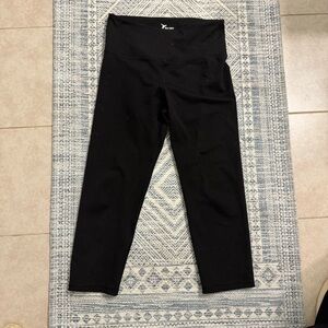 Old Navy Classic Black workout capris